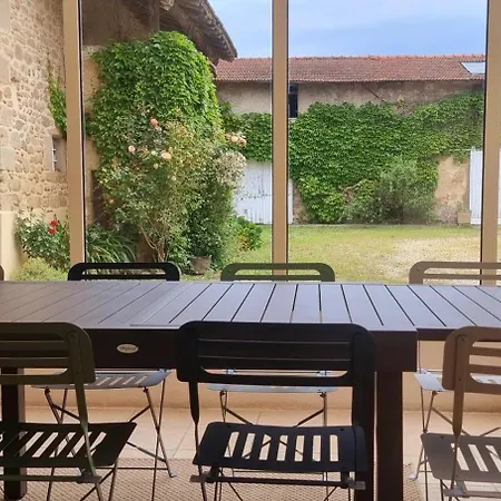 La Maison D'Emilie Margès Buitenkant foto